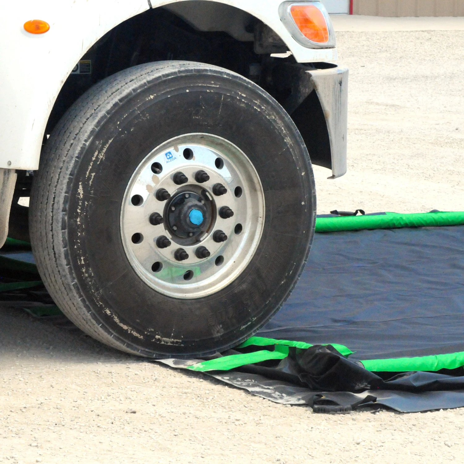 UltraTech 8717 - 15' X 20' Spill Containment Berm, Rapid Rise Model - Image 4